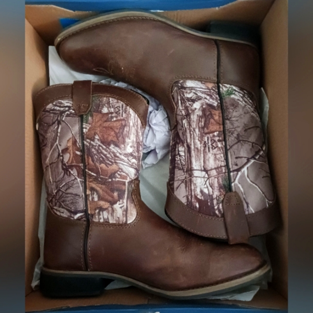 Boys, size 4 Realtree Camo Shaft Boots
